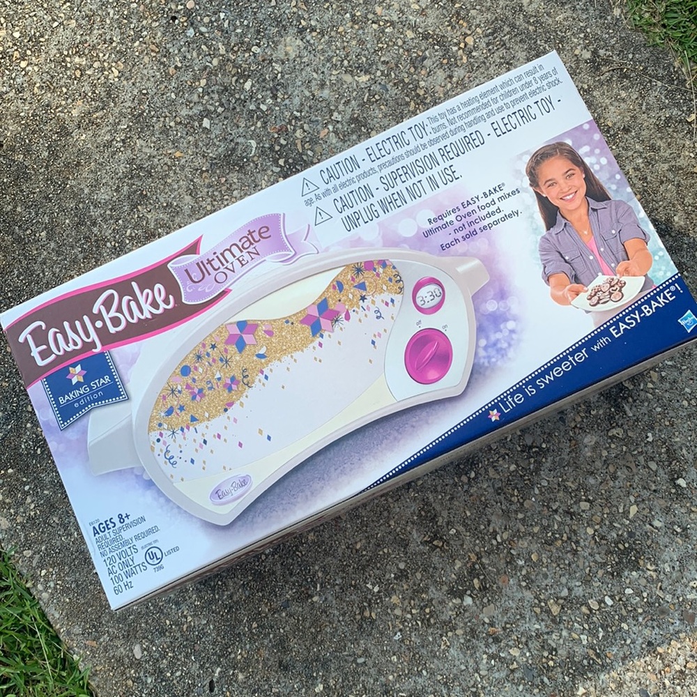 WHITE SPARKLY EASY BAKE ULTIMATE OVEN